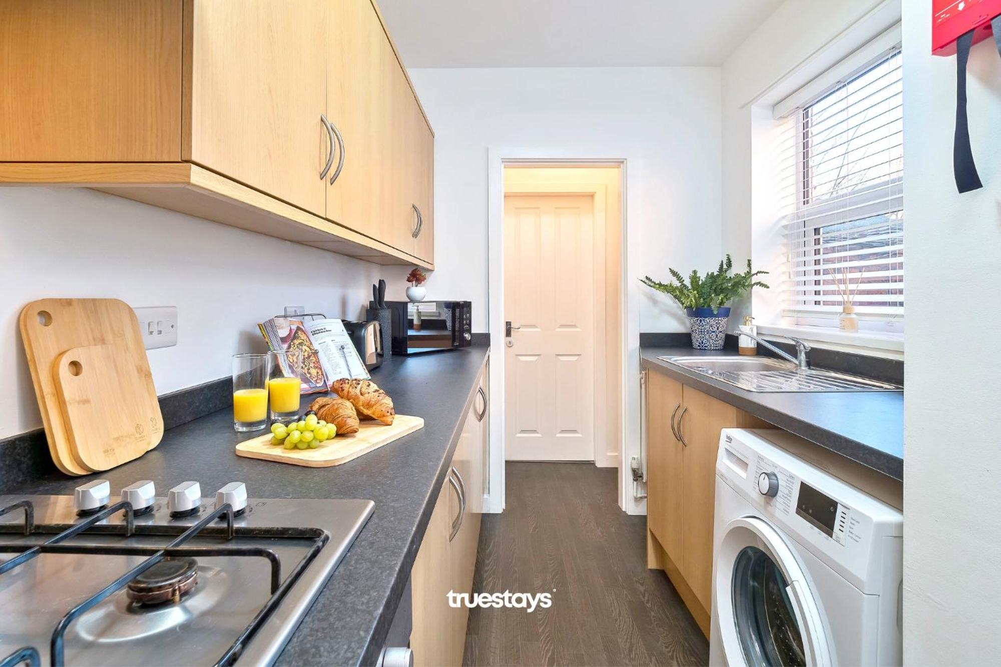 Nursery House By Truestays - 3 Bedroom House In Stoke-On-Trent ภายนอก รูปภาพ