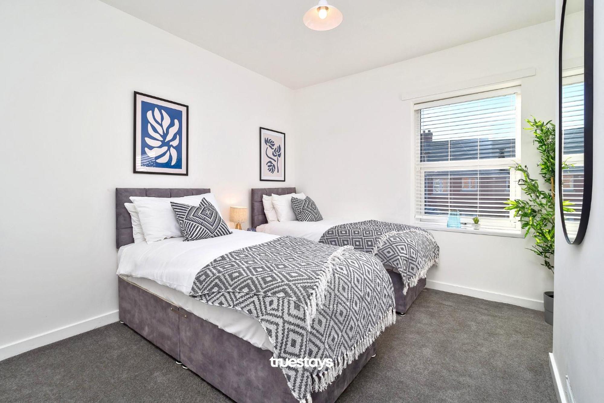 Nursery House By Truestays - 3 Bedroom House In Stoke-On-Trent ภายนอก รูปภาพ