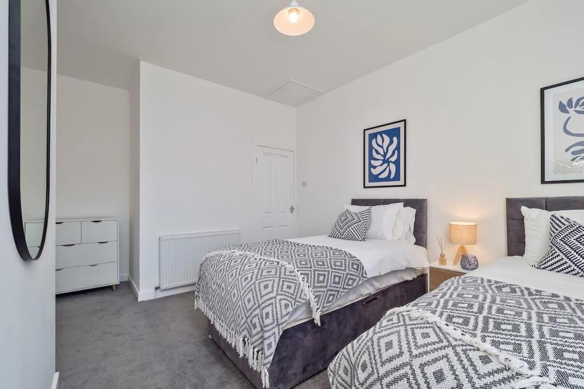 Nursery House By Truestays - 3 Bedroom House In Stoke-On-Trent ภายนอก รูปภาพ