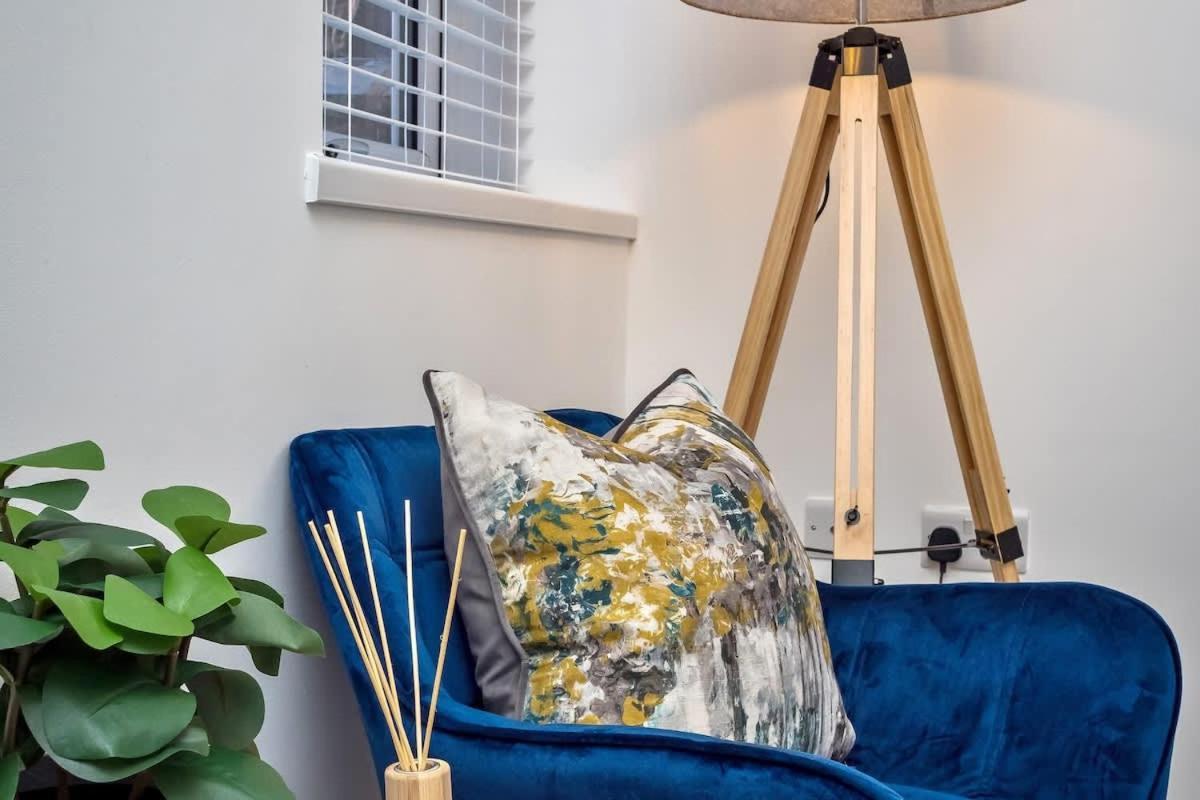 Nursery House By Truestays - 3 Bedroom House In Stoke-On-Trent ภายนอก รูปภาพ