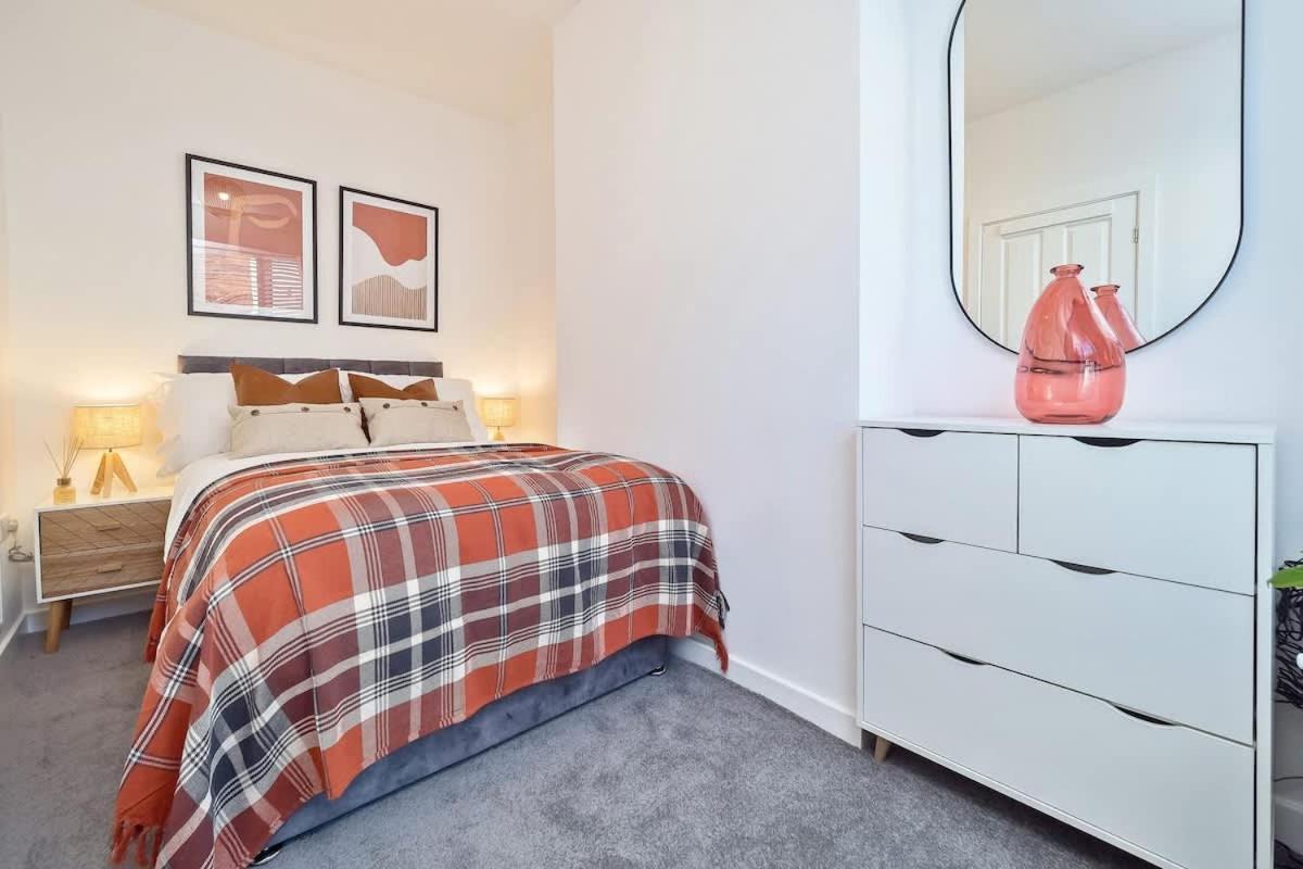 Nursery House By Truestays - 3 Bedroom House In Stoke-On-Trent ภายนอก รูปภาพ