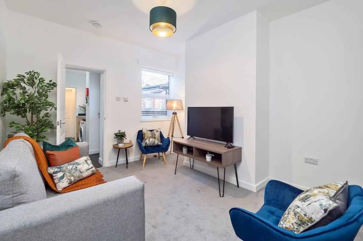 Nursery House By Truestays - 3 Bedroom House In Stoke-On-Trent ภายนอก รูปภาพ